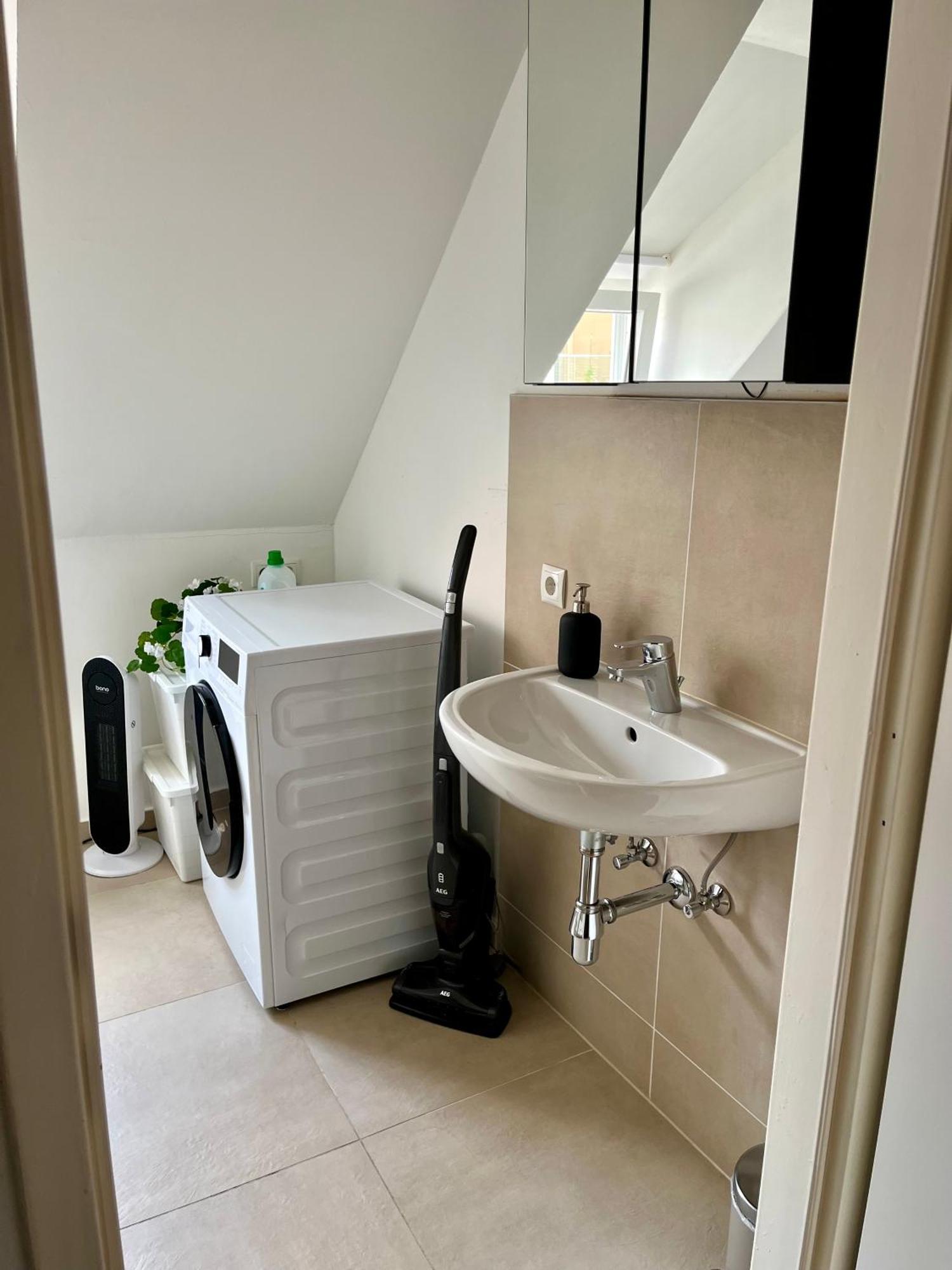 Flores City Center Studio - Easy Self-Check-In Graz Ngoại thất bức ảnh