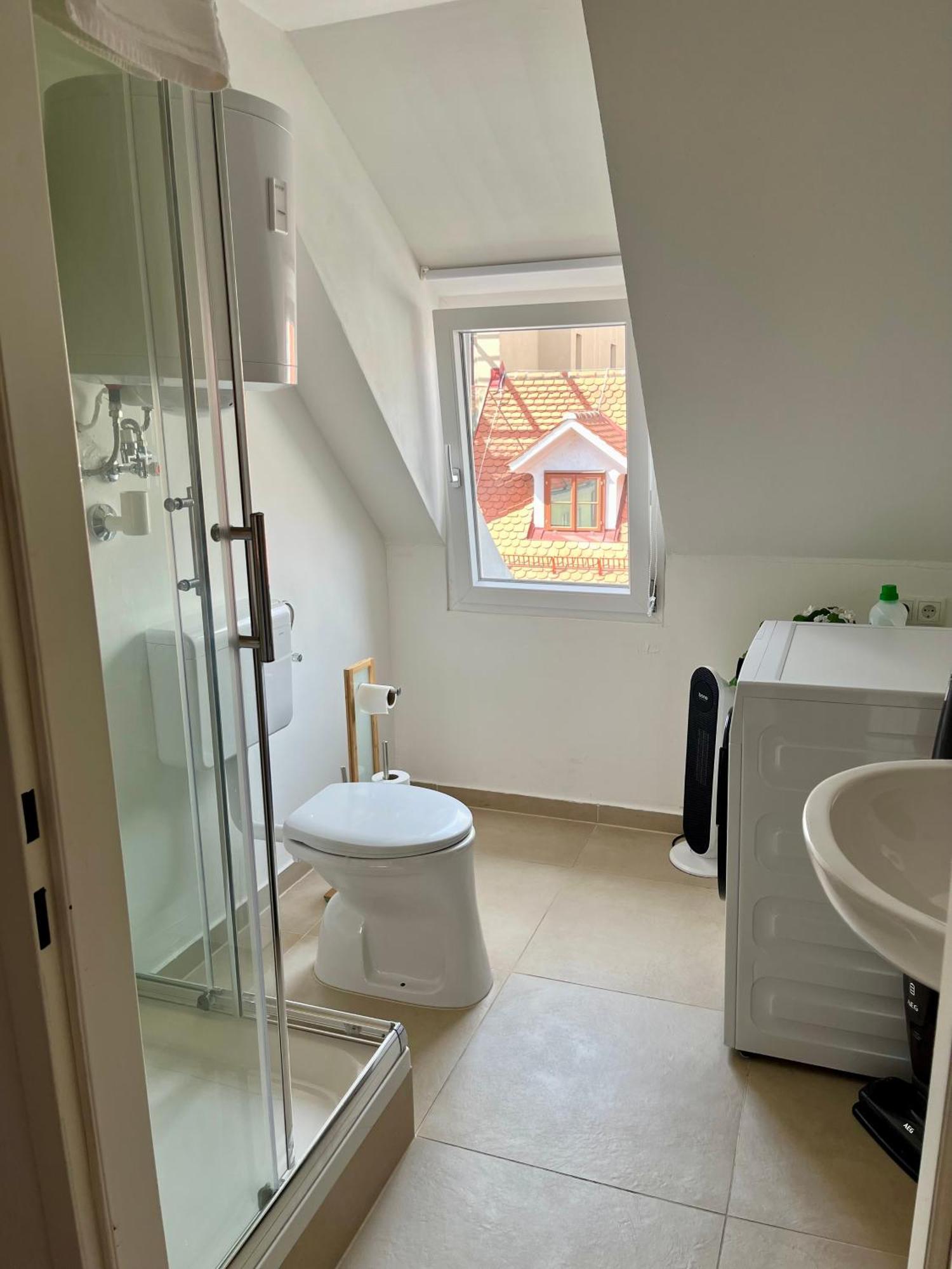 Flores City Center Studio - Easy Self-Check-In Graz Ngoại thất bức ảnh